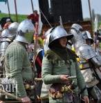Ось так виглядали середньостатистичні піхотинці в середньовіччя. Хоча в поході вони були брудніші.