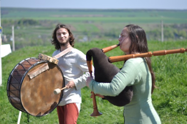 Музыканты на фестивале Средневековый Хотин