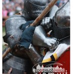 Гранд бацинет на лицарі зліва - один з найкращих шоломів з точки зору захисту.